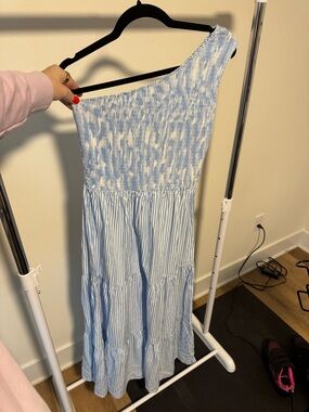 BTFBM one-shoulder, sleeveless, smocked, tiered A-line dress size Medium NEW